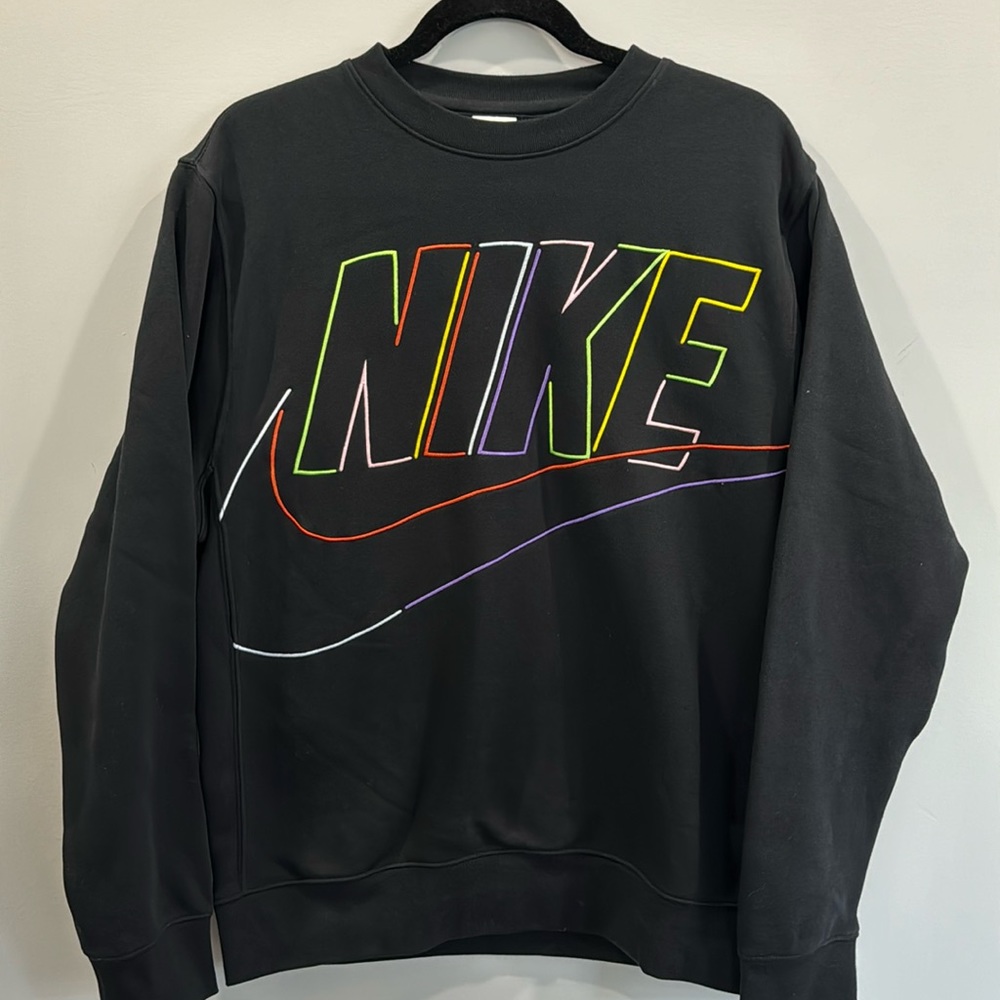 Nike size L black crew with vibrant stitching